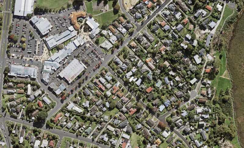 2D Deuxberry Avenue, Northcote, Auckland - Carousel 1