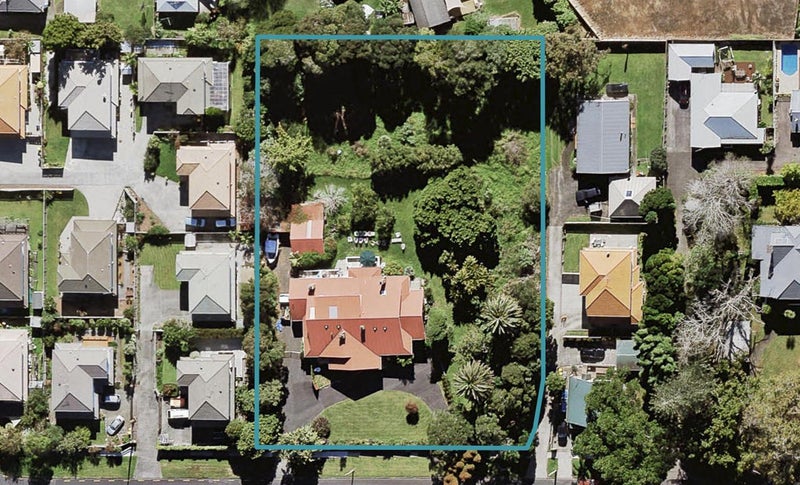 18 Links Road, New Lynn, Auckland - Carousel 1
