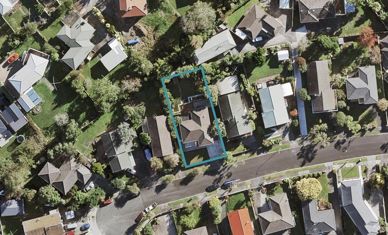 19 Dallas Place, New Windsor, Auckland - Carousel 1
