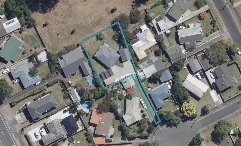 8 Sutcliffe Place, Chartwell, Hamilton - Carousel 1