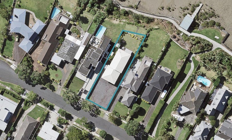 25 Riverlea Avenue, Pakuranga, Auckland - Carousel 1