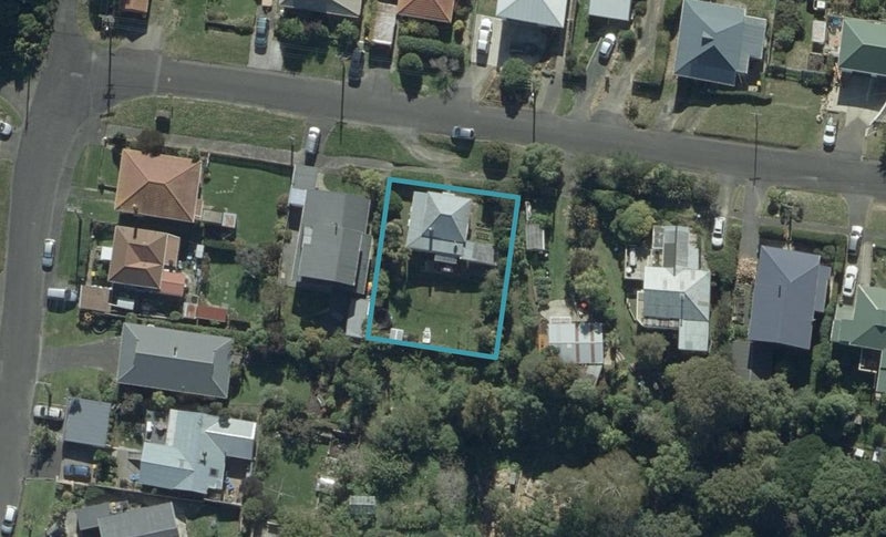 4 Gorman Street, Macandrew Bay, Dunedin - Carousel 1
