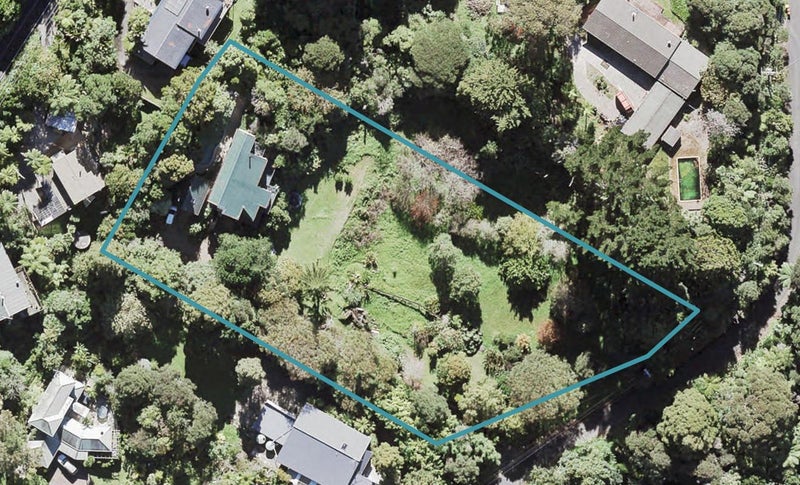 14 Tui Crescent, Waiatarua, Auckland - Carousel 1