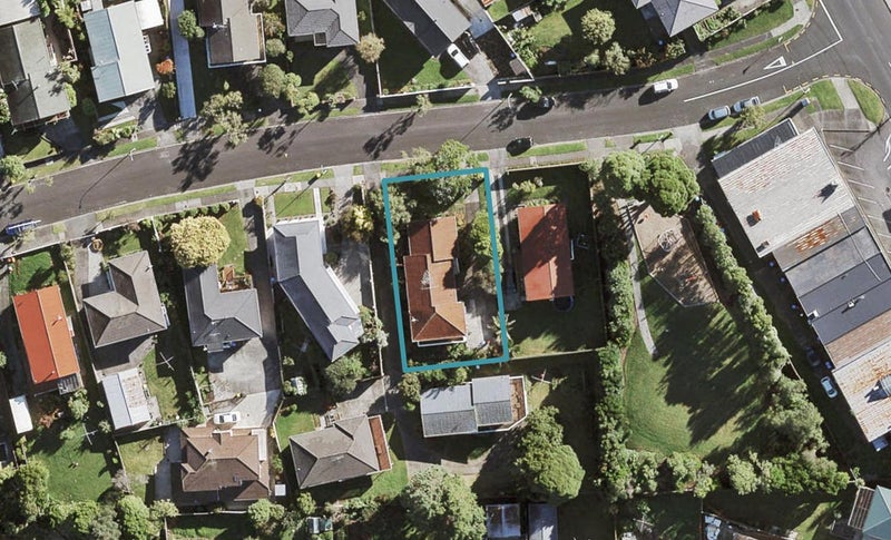 10 Dallas Place, New Windsor, Auckland - Carousel 1