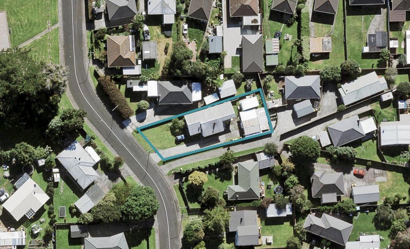 31 Roby Street, Te Atatu Peninsula, Auckland - Carousel 1