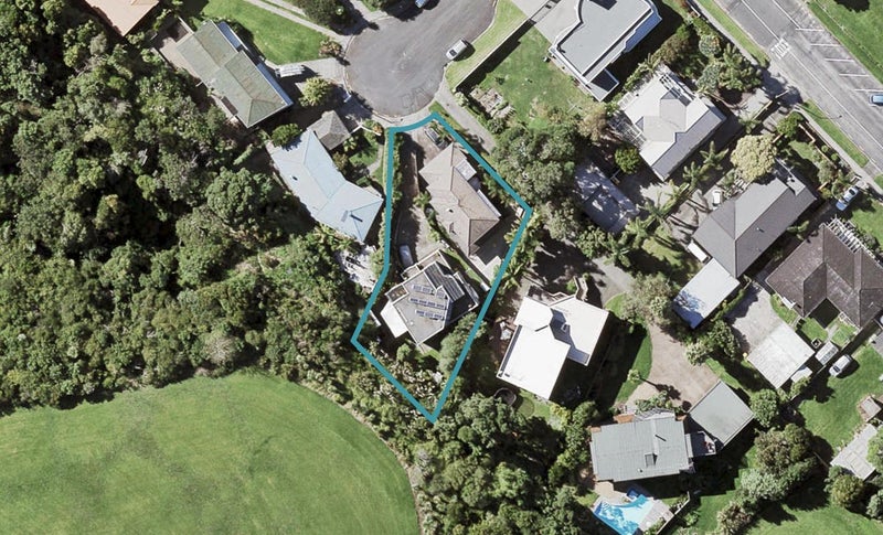 2/6 Luke Place, Eastern Beach, Auckland - Carousel 1