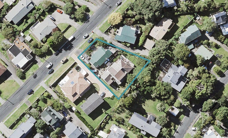 2/18 Arran Road, Browns Bay, Auckland - Carousel 1