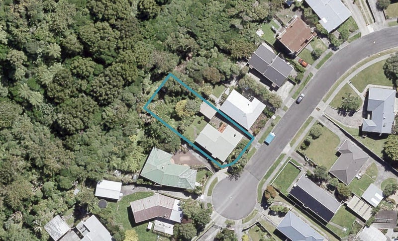 11 Holly Grove, Maungaraki, Lower Hutt - Carousel 1