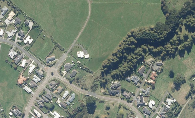 13 Larches Lane - Carousel 1