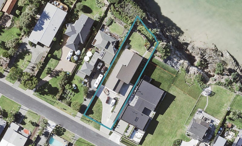 43 Pohutukawa Road, Beachlands, Auckland - Carousel 1