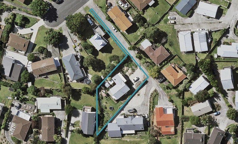 16 Tesla Place, Totara Vale, Auckland - Carousel 1