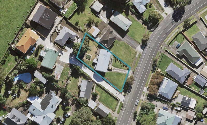 54 Mountain Road, Mangere Bridge, Auckland - Carousel 1
