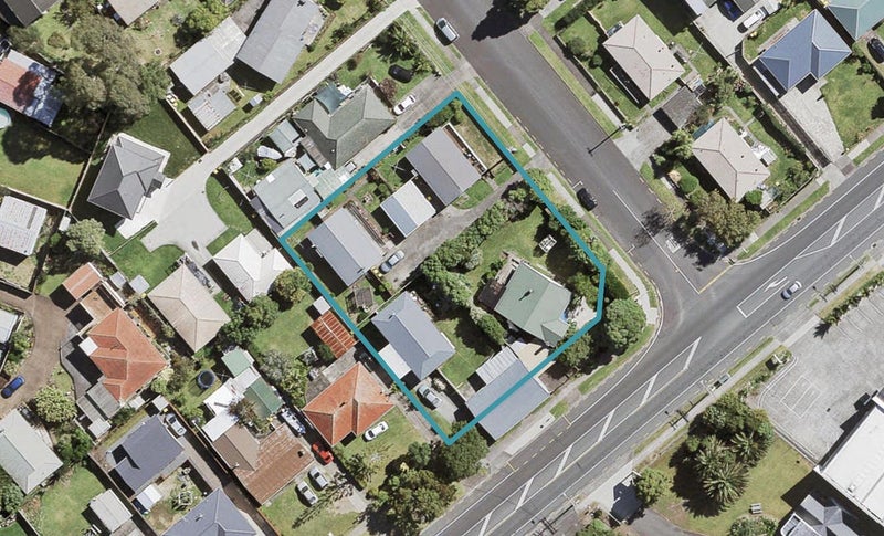 1/99 Henderson Valley Road, Henderson, Auckland - Carousel 1