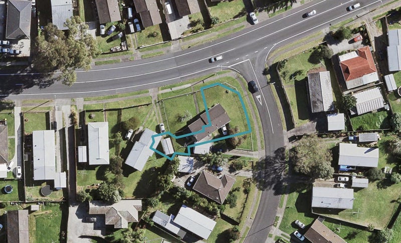 1 Innismara Avenue, Wattle Downs, Auckland - Carousel 1