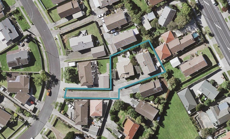 2/26 De Quincey Terrace, Highland Park, Auckland - Carousel 1