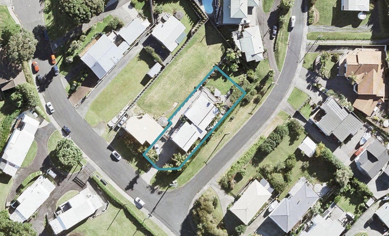 2 Ardern Avenue, Stanmore Bay, Whangaparaoa - Carousel 1