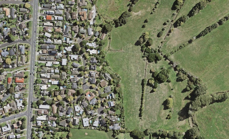 167 Otuwairoa Esplanade, Ōpaheke, Papakura - Carousel 1