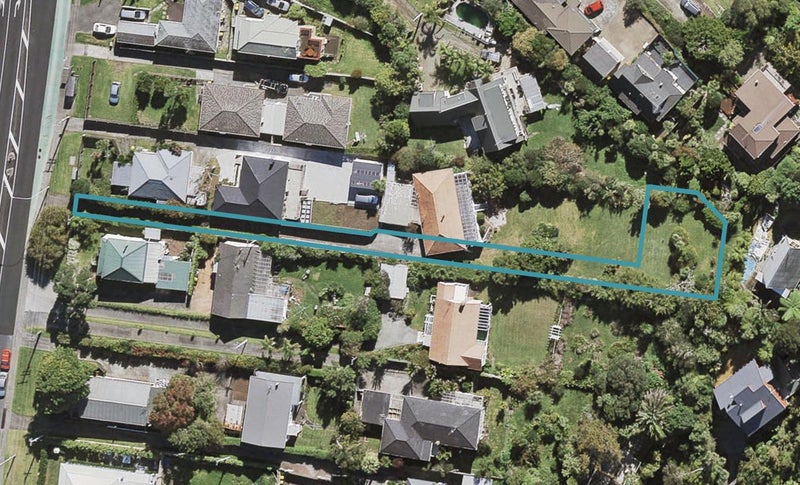 261E Glenfield Road, Hillcrest, Auckland - Carousel 1