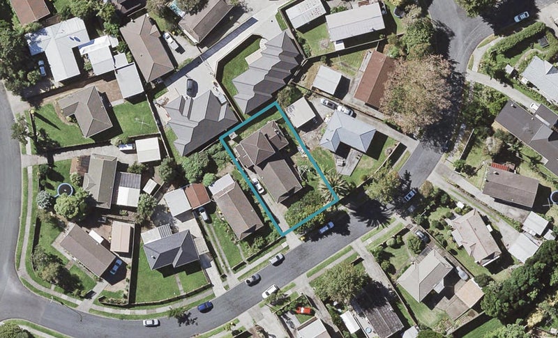 8 Darren Crescent, Half Moon Bay, Auckland - Carousel 1