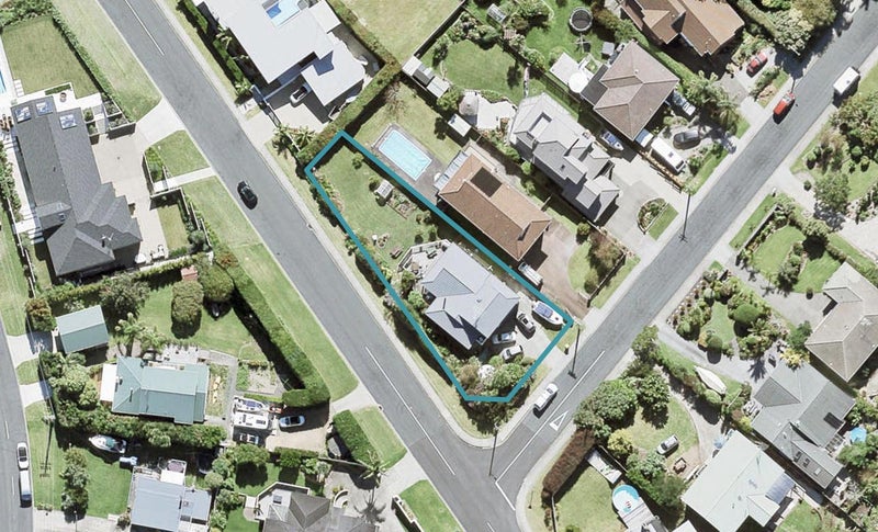 2 De Luen Avenue, Tindalls Beach, Whangaparaoa - Carousel 1