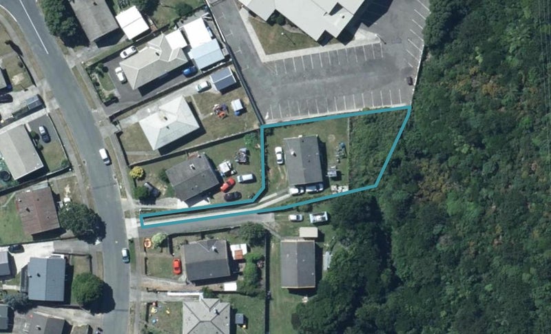 9 Surprise Place, Cannons Creek, Porirua - Carousel 1