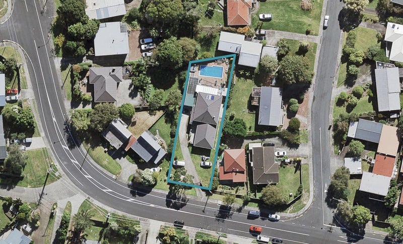92 Chivalry Road, Glenfield, Auckland - Carousel 1