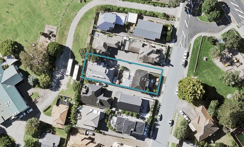 2/7 Hostel Access Road, Eastern Beach, Auckland - Carousel 1