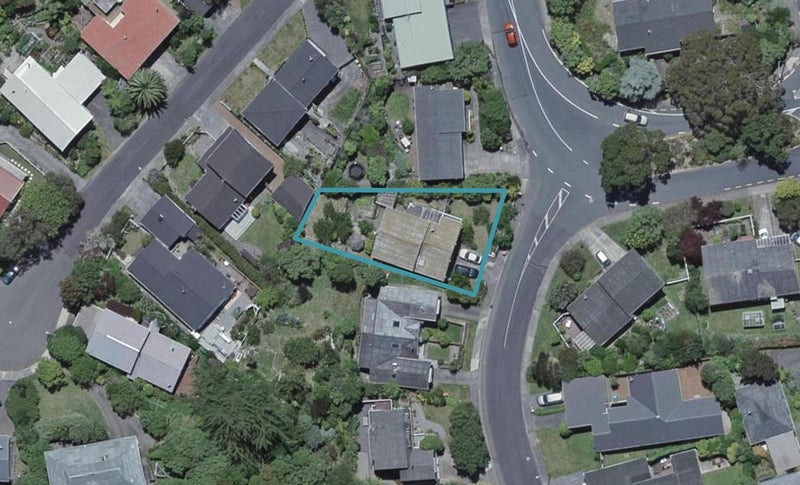 2 Caesars Place, Churton Park, Wellington - Carousel 1