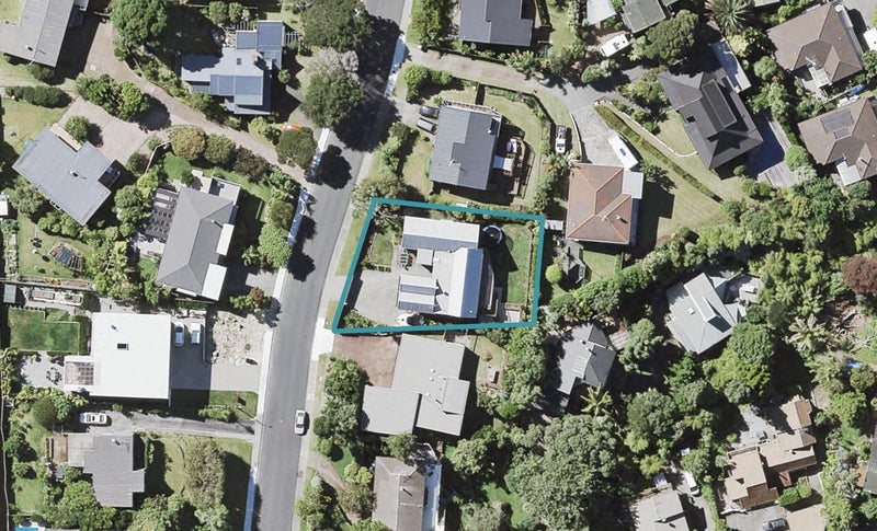 10 St Ives Terrace, Mairangi Bay, Auckland - Carousel 1