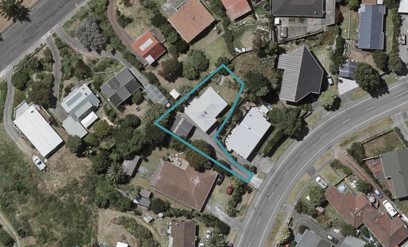 13B Weggery Drive, Waikanae Beach, Waikanae - Carousel 1