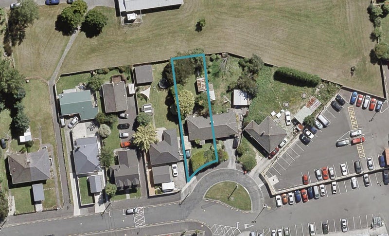 17 Savage Crescent, Upper Hutt Central, Upper Hutt - Carousel 1