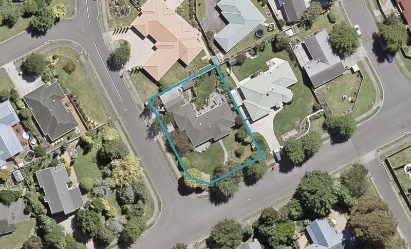 6 Emerald Hill Drive, Birchville, Upper Hutt - Carousel 1