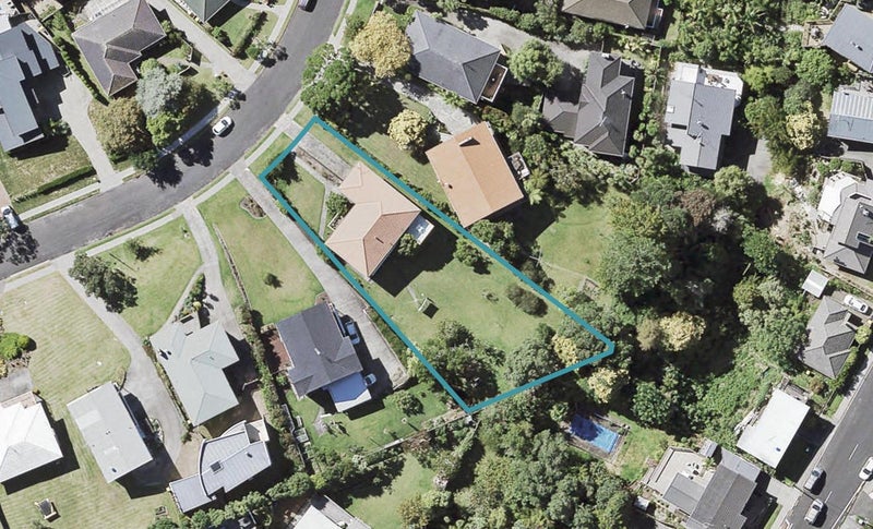 20 Mayfair Crescent, Mairangi Bay, Auckland - Carousel 1
