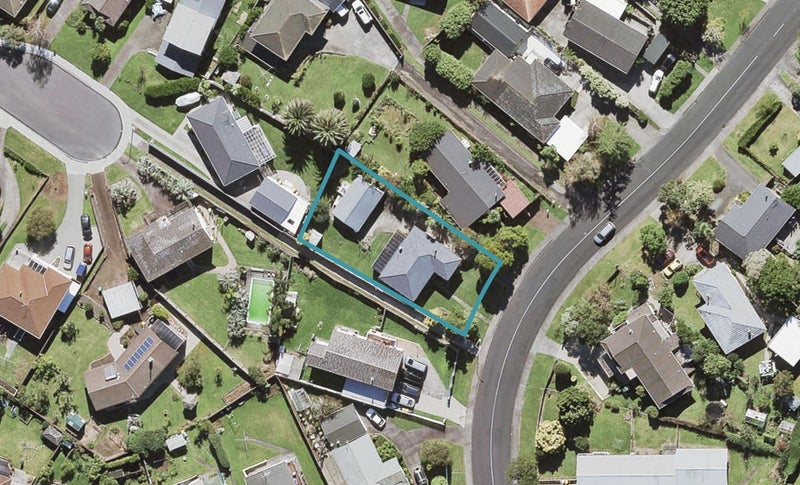 137 Farquhar Road, Glendene, Auckland - Carousel 1