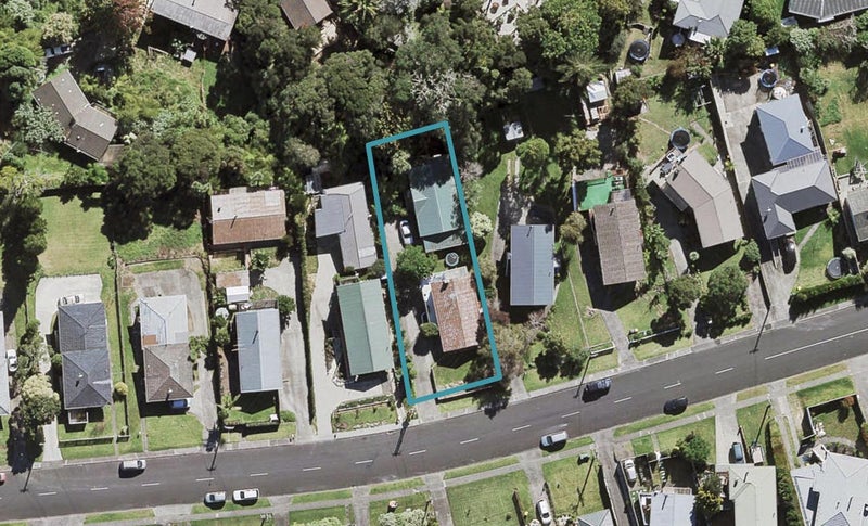 2/15 Seaview Road, Glenfield, Auckland - Carousel 1
