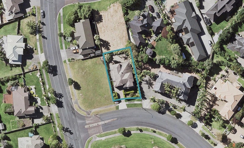 4 Santa Cruz Drive, Shamrock Park, Auckland - Carousel 1