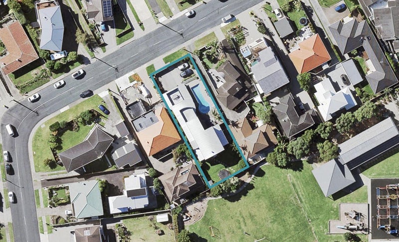 14 Waller Avenue, Bucklands Beach, Auckland - Carousel 1
