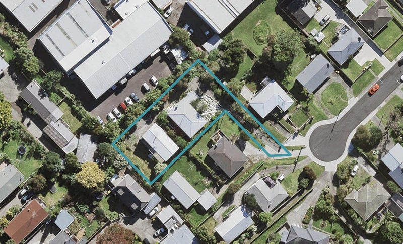 1/17 Raeben Avenue, Hillcrest, Auckland - Carousel 1