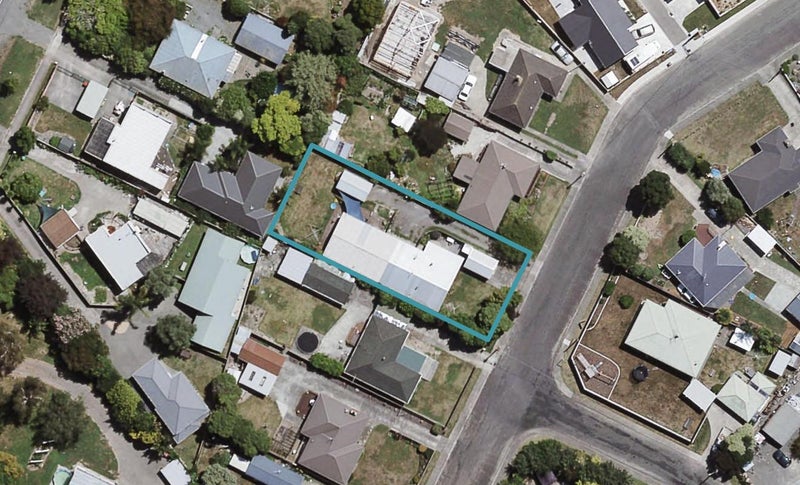 12A Read Crescent, Clive, Clive - Carousel 1