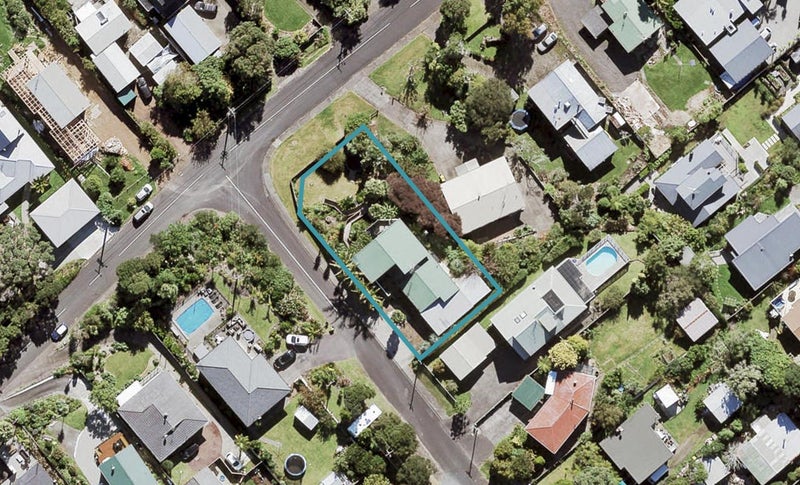 2 Coleman Avenue, Herald Island, Auckland - Carousel 1