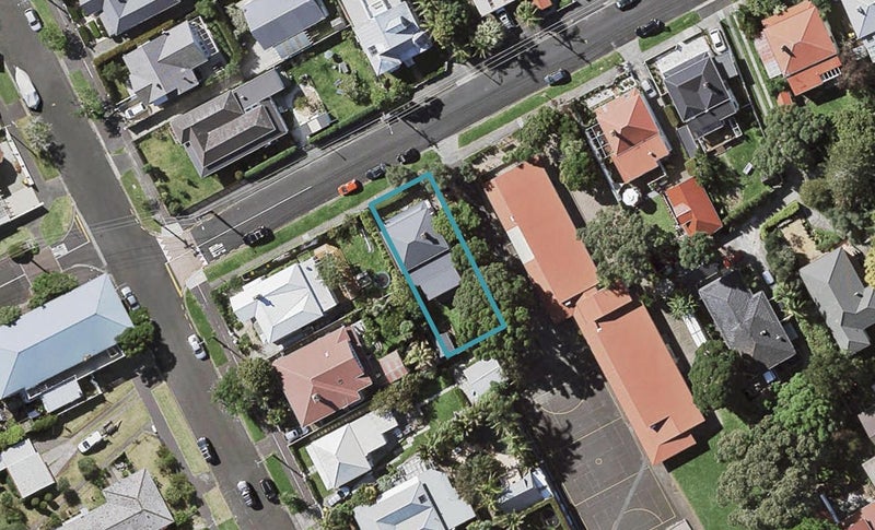 2 Owens Road, Devonport, Auckland - Carousel 1