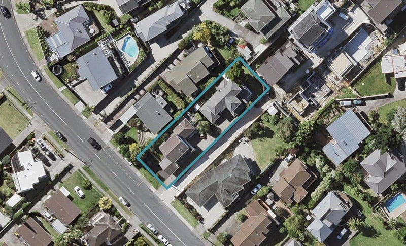 2/77 East Coast Road, Castor Bay, Auckland - Carousel 1