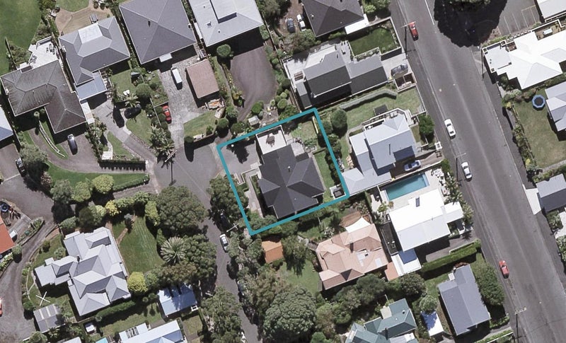 9 Ronald Street, Strandon, New Plymouth - Carousel 1