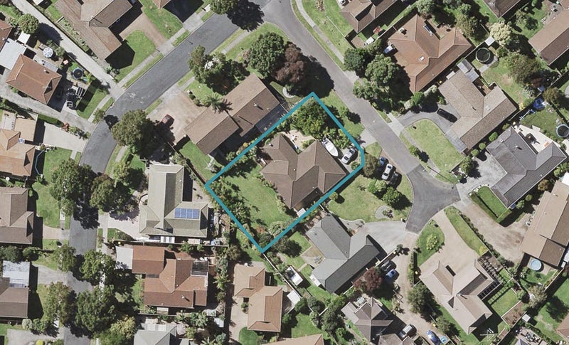 3 Camira Place, Botany Downs, Auckland - Carousel 1