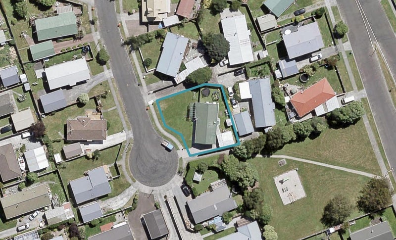 11 Laredo Grove, Totara Park, Upper Hutt - Carousel 1