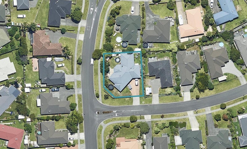 1 Hawk Place, Welcome Bay, Tauranga - Carousel 1