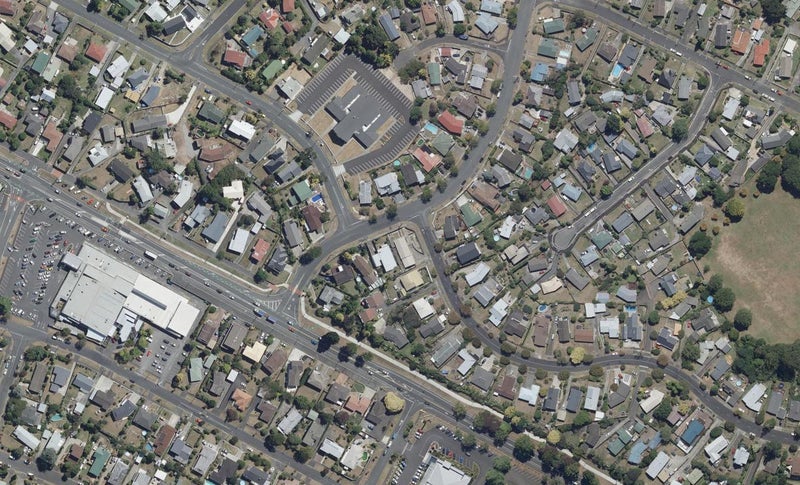 10 Garden Heights Avenue, Glenview, Hamilton - Carousel 1