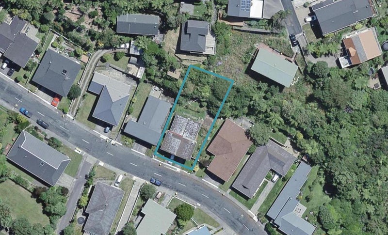 16 Paddington Grove, Karori, Wellington - Carousel 1