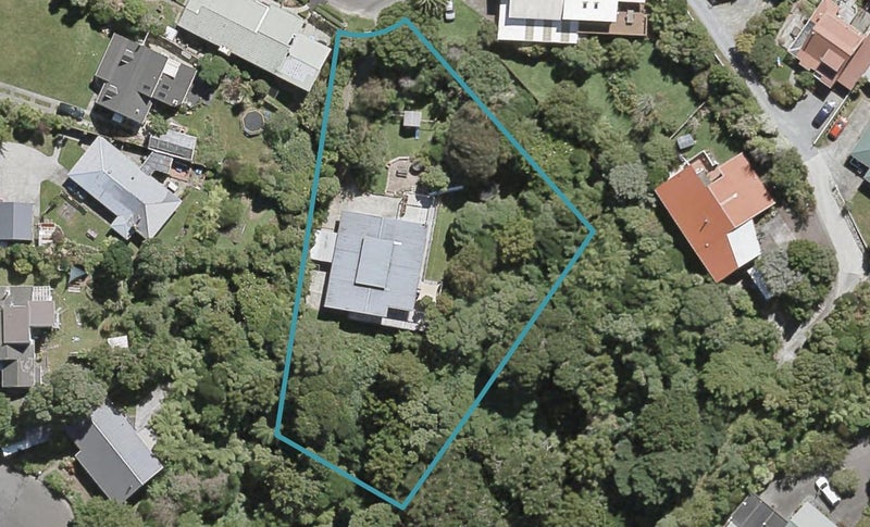 10 Catherine Grove, Tirohanga, Lower Hutt - Carousel 1