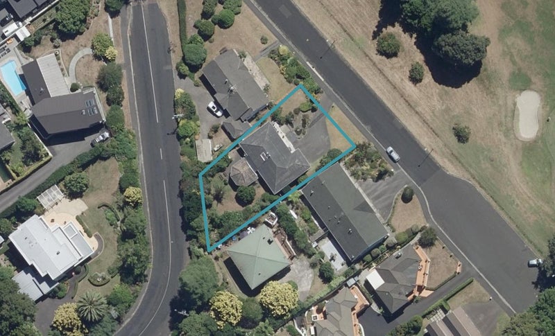 11 St Andrews Terrace, St Andrews, Hamilton - Carousel 1